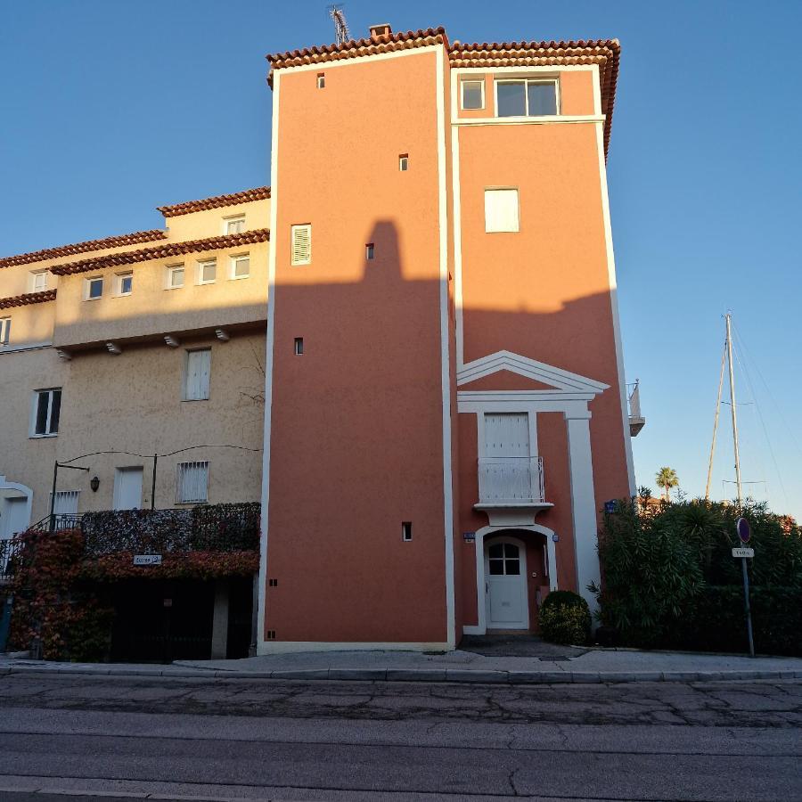 Casa Nostra, Port-grimaud, Vue Sur Les Canaux * Grimaud
